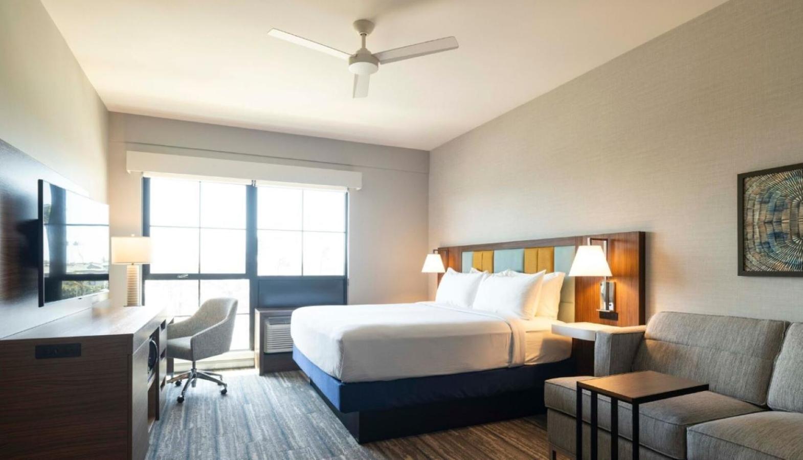 Hampton Inn & Suites Maui North Shore Кахулуи Екстериор снимка