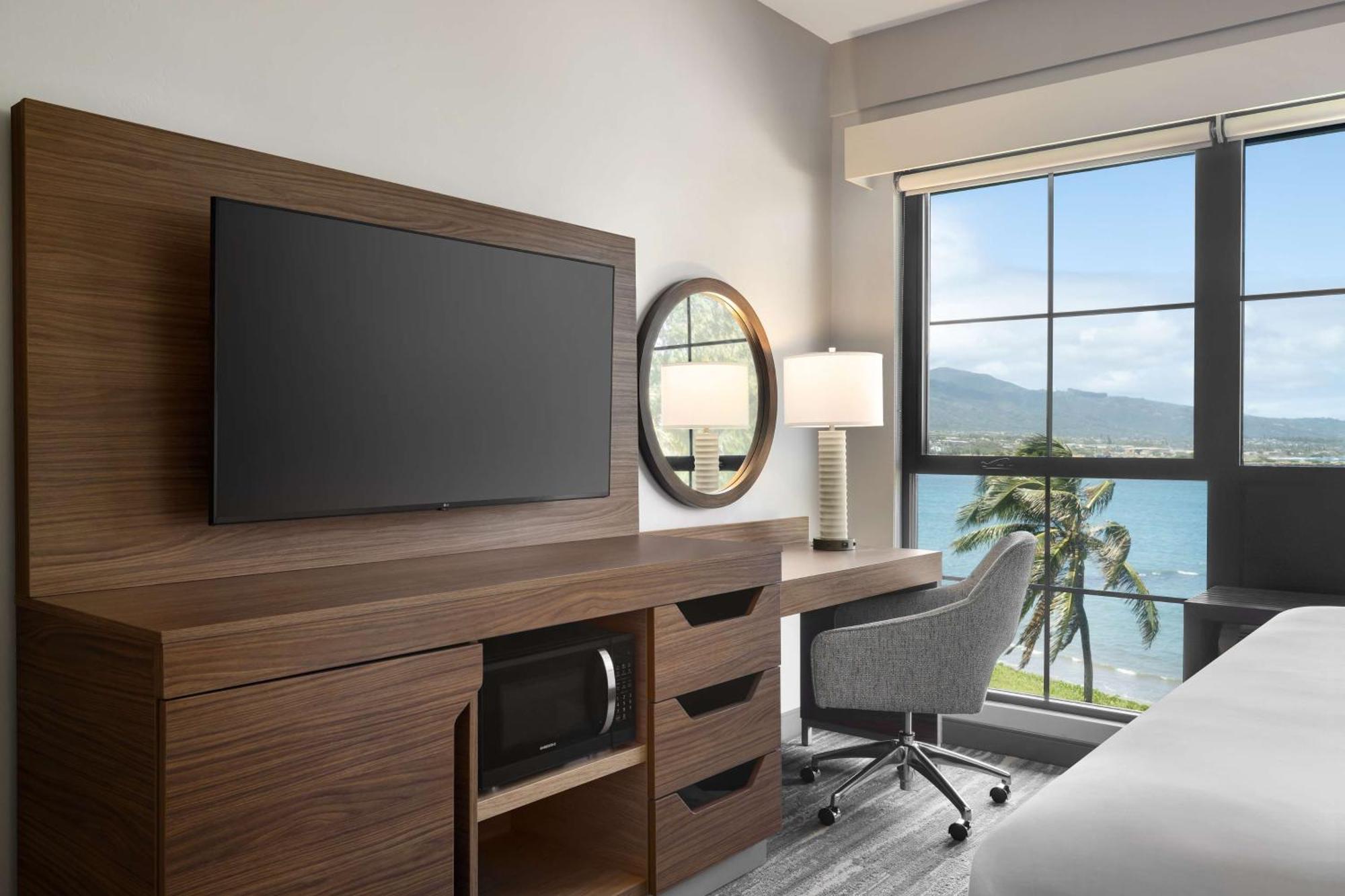 Hampton Inn & Suites Maui North Shore Кахулуи Екстериор снимка