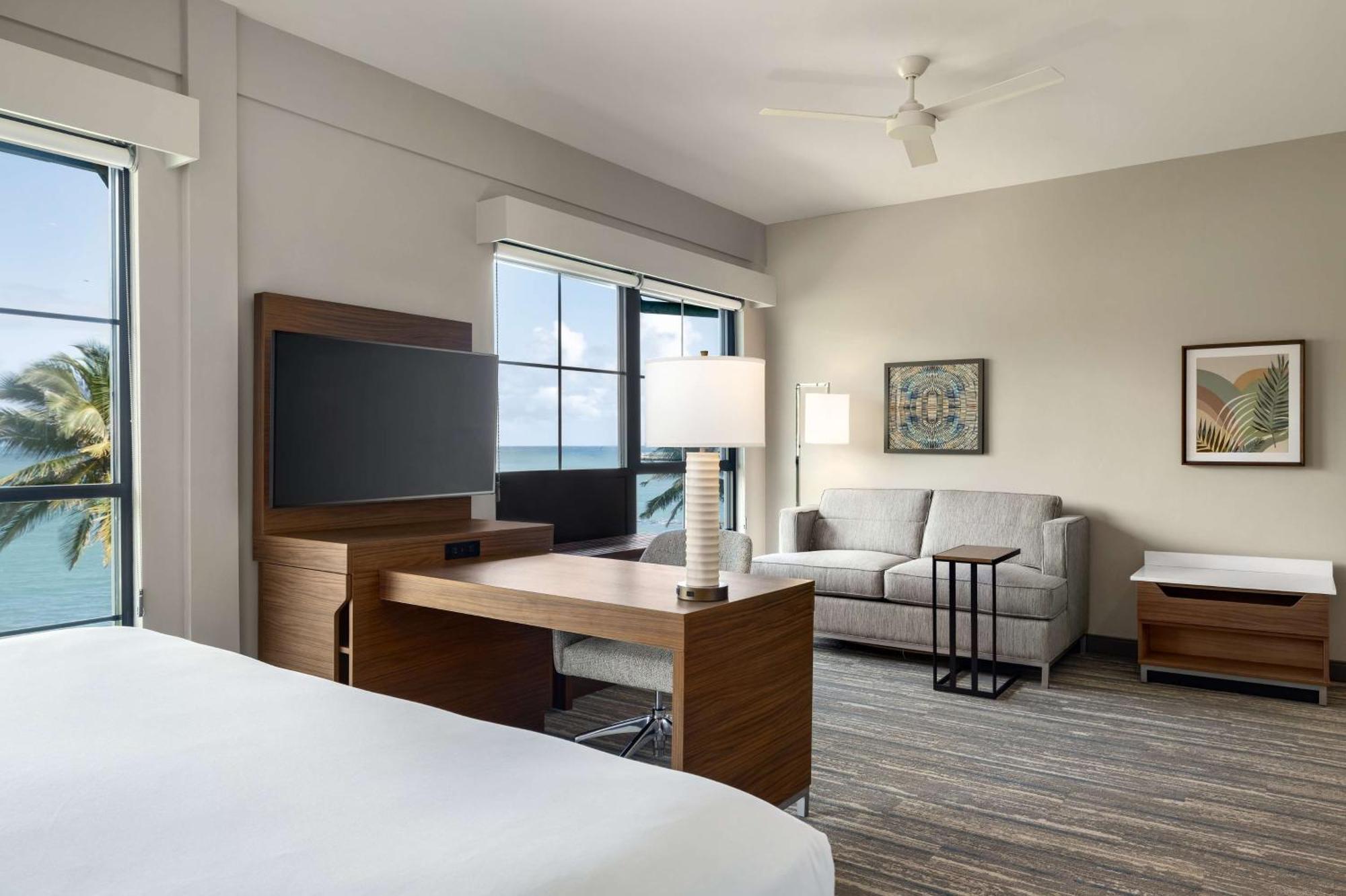 Hampton Inn & Suites Maui North Shore Кахулуи Екстериор снимка