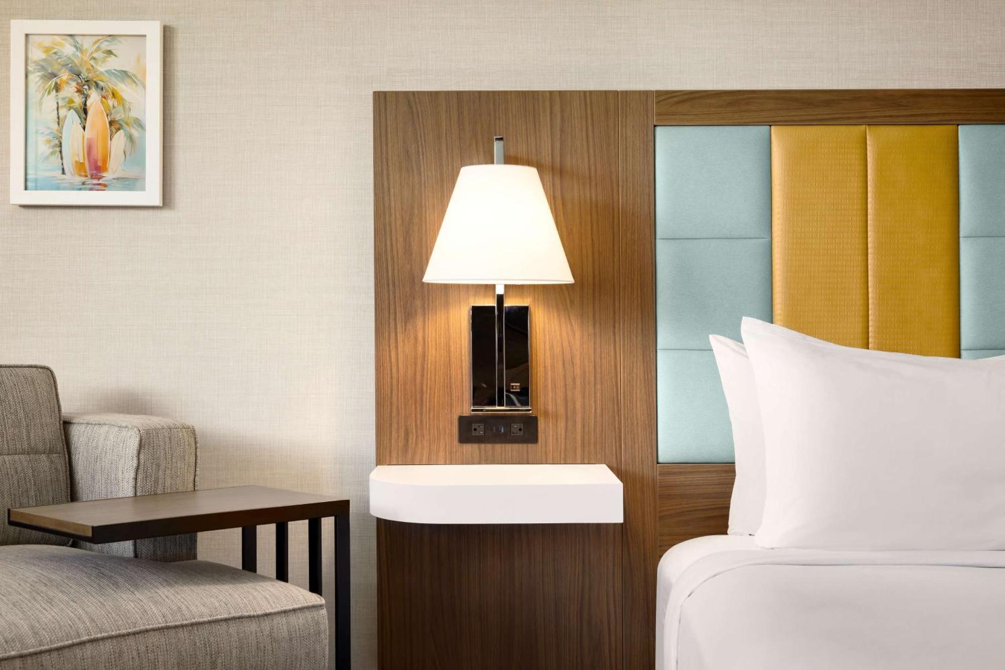 Hampton Inn & Suites Maui North Shore Кахулуи Екстериор снимка