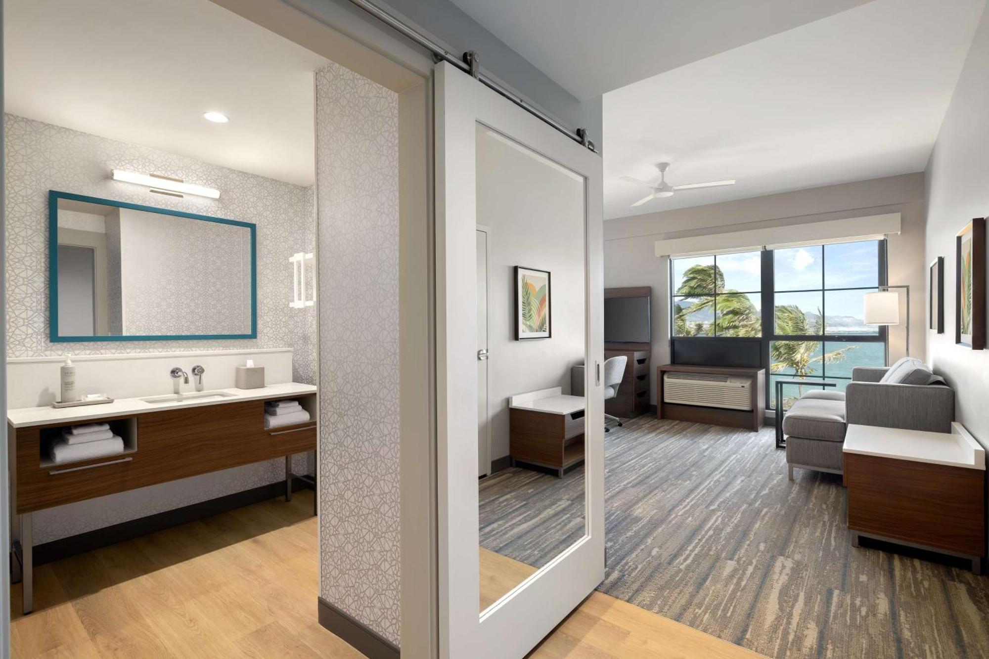 Hampton Inn & Suites Maui North Shore Кахулуи Екстериор снимка
